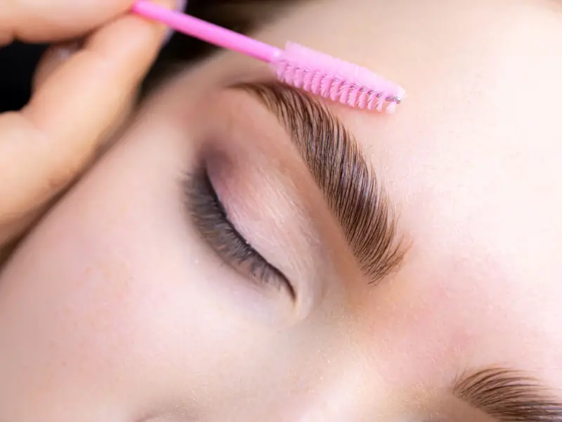 Tökéletes szemöldök és szempilla minden alkalomra Tökéletes szemöldök és szempilla minden alkalomra